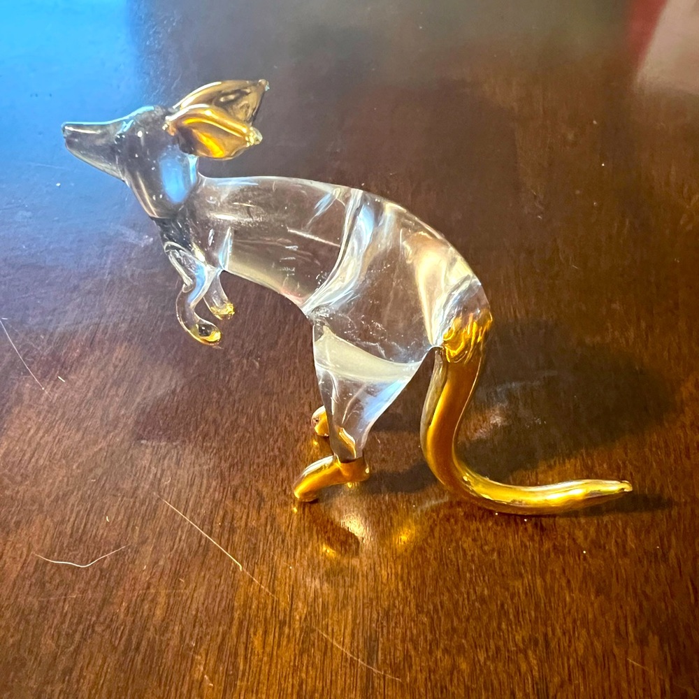Glass Kangaroo with accented 22kt gold approx 3” tall